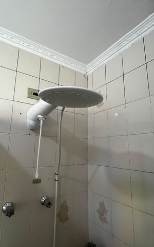Casa à venda com 110m², 2 quartos e 2 vagas Casa à venda com 110m², 2 quartos e 2 vagasBanheiro de Serviço