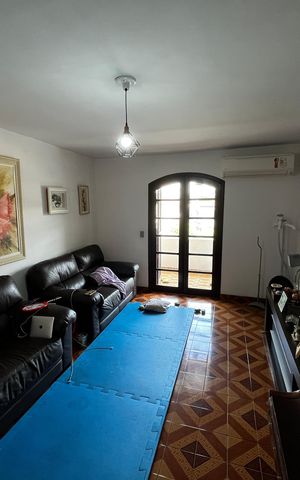 Casa à venda com 110m², 2 quartos e 2 vagas Casa à venda com 110m², 2 quartos e 2 vagasSala