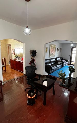 Casa à venda com 110m², 2 quartos e 2 vagas Casa à venda com 110m², 2 quartos e 2 vagasSala