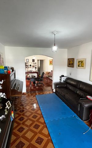 Casa à venda com 110m², 2 quartos e 2 vagas Casa à venda com 110m², 2 quartos e 2 vagasSala