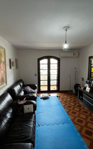 Casa à venda com 110m², 2 quartos e 2 vagas Casa à venda com 110m², 2 quartos e 2 vagasSala