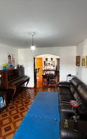 Casa à venda com 110m², 2 quartos e 2 vagas Casa à venda com 110m², 2 quartos e 2 vagasSala
