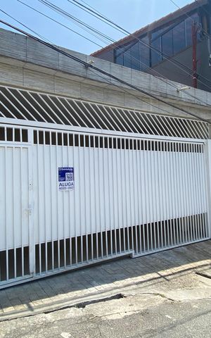 Casa para alugar com 115m², 2 quartos e 2 vagas Casa para alugar com 115m², 2 quartos e 2 vagasFachada