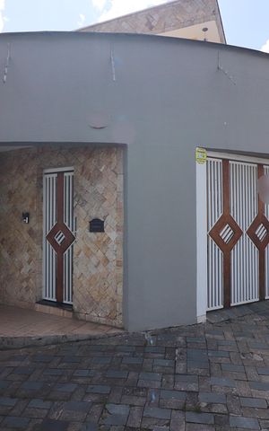 Casa à venda com 146m², 2 quartos e 2 vagasFachada