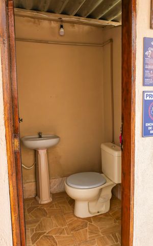 Casa de condomínio à venda com 155m², 3 quartos e 10 vagas Casa de condomínio à venda com 155m², 3 quartos e 10 vagasBanheiro de Serviço