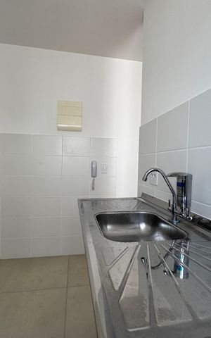 Apartamento à venda com 45m², 2 quartos e 1 vaga Apartamento à venda com 45m², 2 quartos e 1 vagaCozinha e Área de Serviço