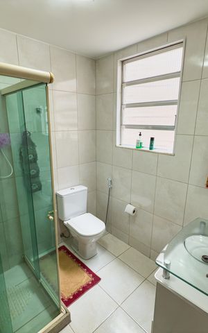 Casa à venda com 480m², 4 quartos e 5 vagas Casa à venda com 480m², 4 quartos e 5 vagasBanheiro da Suíte 1