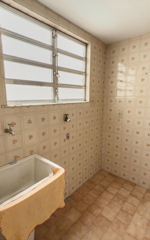 Casa à venda com 480m², 4 quartos e 5 vagas Casa à venda com 480m², 4 quartos e 5 vagasÁrea de Serviço 2