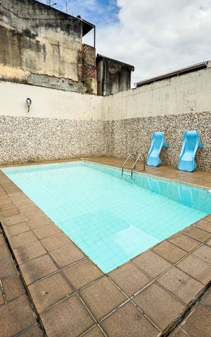 Casa à venda com 480m², 4 quartos e 5 vagas Casa à venda com 480m², 4 quartos e 5 vagasÁrea comum - Piscina