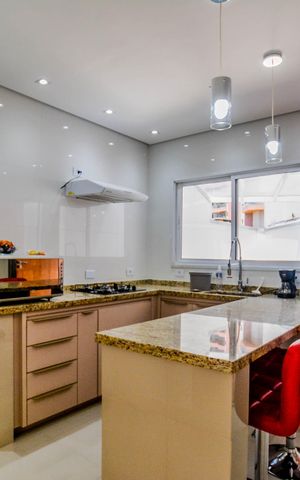 Casa à venda com 158m², 3 quartos e 2 vagas Casa à venda com 158m², 3 quartos e 2 vagasCozinha