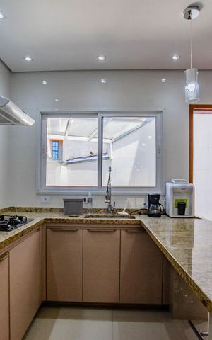 Casa à venda com 158m², 3 quartos e 2 vagas Casa à venda com 158m², 3 quartos e 2 vagasCozinha