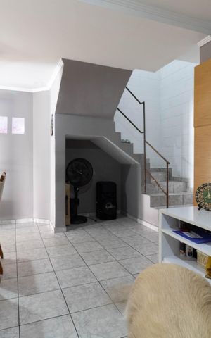 Casa à venda com 200m², 2 quartos e 3 vagas Casa à venda com 200m², 2 quartos e 3 vagasSala