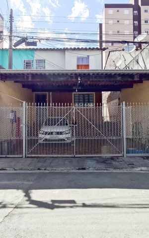 Casa à venda com 200m², 2 quartos e 3 vagas Casa à venda com 200m², 2 quartos e 3 vagasFachada