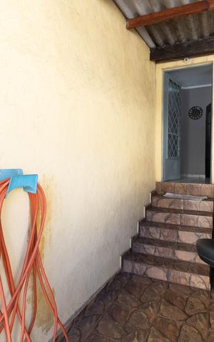 Casa à venda com 200m², 2 quartos e 3 vagas Casa à venda com 200m², 2 quartos e 3 vagasEntrada