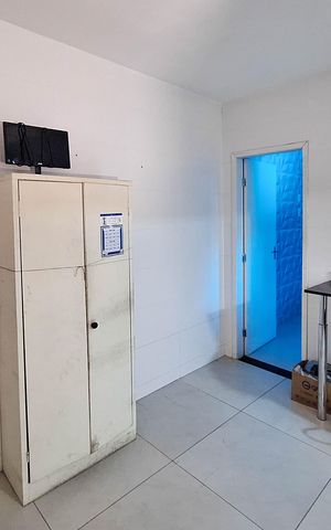 Casa à venda com 300m², 2 quartos e 12 vagas Casa à venda com 300m², 2 quartos e 12 vagasCozinha