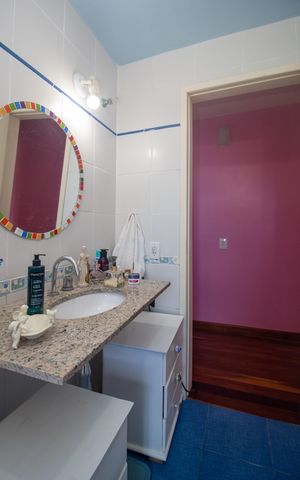 Casa à venda com 200m², 3 quartos e 2 vagas Casa à venda com 200m², 3 quartos e 2 vagasBanheiro 3