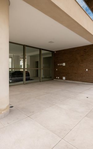 Apartamento à venda com 520m², 4 quartos e 5 vagas Apartamento à venda com 520m², 4 quartos e 5 vagasVaranda
