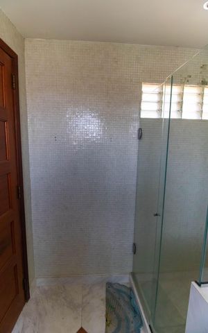 Casa à venda com 320m², 5 quartos e sem vaga Casa à venda com 320m², 5 quartos e sem vagaBanheiro Externo