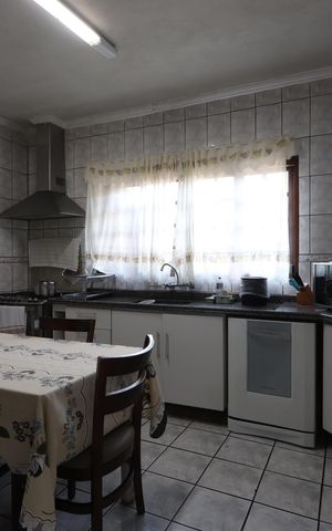 Casa à venda com 168m², 3 quartos e 2 vagasCozinha