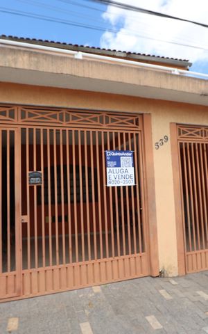 Casa à venda com 168m², 3 quartos e 2 vagasFachada