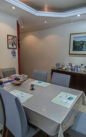 Casa à venda com 210m², 4 quartos e 2 vagas Casa à venda com 210m², 4 quartos e 2 vagasCopa