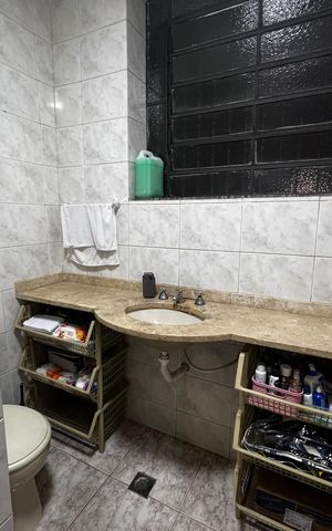 Casa à venda com 82m², 3 quartos e sem vaga Casa à venda com 82m², 3 quartos e sem vagaBanheiro Social