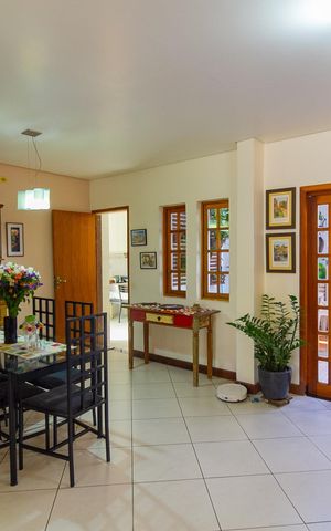 Casa à venda com 160m², 4 quartos e 2 vagas Casa à venda com 160m², 4 quartos e 2 vagasSala de Jantar