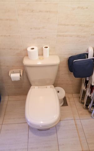 Casa de condomínio à venda com 476m², 4 quartos e 2 vagasBanheiro de serviço