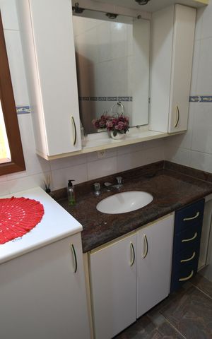 Casa de condomínio à venda com 476m², 4 quartos e 2 vagasBanheiro 3