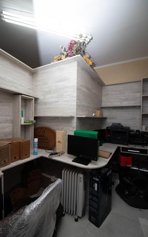 Casa à venda com 539m², 4 quartos e 4 vagas Casa à venda com 539m², 4 quartos e 4 vagasEscritório