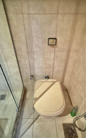 Apartamento à venda com 141m², 4 quartos e 3 vagas Apartamento à venda com 141m², 4 quartos e 3 vagasBanheiro Social