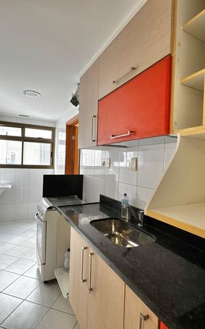 Apartamento à venda com 141m², 4 quartos e 3 vagas Apartamento à venda com 141m², 4 quartos e 3 vagasCozinha e Área de Serviço