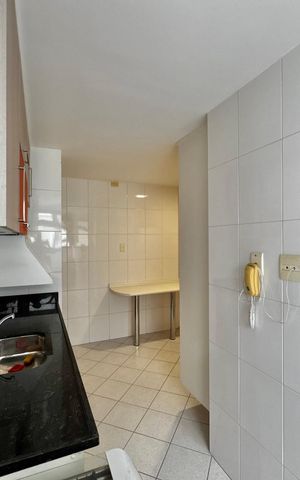Apartamento à venda com 141m², 4 quartos e 3 vagas Apartamento à venda com 141m², 4 quartos e 3 vagasCozinha e Área de Serviço