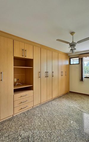Apartamento à venda com 141m², 4 quartos e 3 vagas Apartamento à venda com 141m², 4 quartos e 3 vagasSuíte