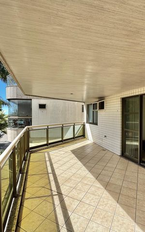 Apartamento à venda com 141m², 4 quartos e 3 vagas Apartamento à venda com 141m², 4 quartos e 3 vagasVaranda