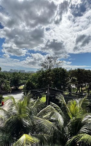 Apartamento à venda com 141m², 4 quartos e 3 vagas Apartamento à venda com 141m², 4 quartos e 3 vagasVaranda - Vista