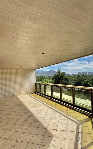 Apartamento à venda com 141m², 4 quartos e 3 vagas Apartamento à venda com 141m², 4 quartos e 3 vagasVaranda