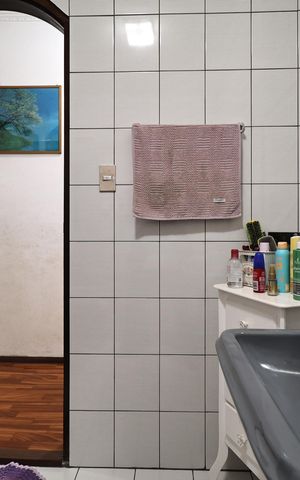 Casa à venda com 180m², 3 quartos e 2 vagas Casa à venda com 180m², 3 quartos e 2 vagasBanheiro 2