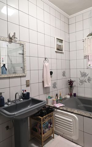 Casa à venda com 180m², 3 quartos e 2 vagas Casa à venda com 180m², 3 quartos e 2 vagasBanheiro 2