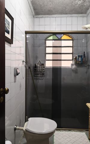 Casa à venda com 180m², 3 quartos e 2 vagas Casa à venda com 180m², 3 quartos e 2 vagasBanheiro da Suíte