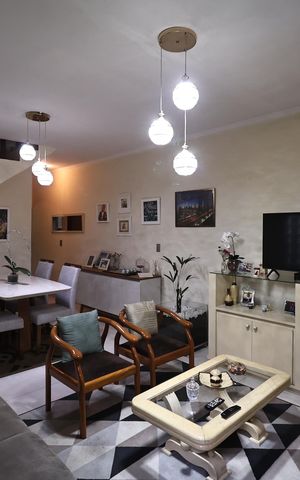 Casa à venda com 180m², 3 quartos e 2 vagas Casa à venda com 180m², 3 quartos e 2 vagasSala