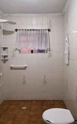 Casa à venda com 180m², 3 quartos e 2 vagas Casa à venda com 180m², 3 quartos e 2 vagasBanheiro
