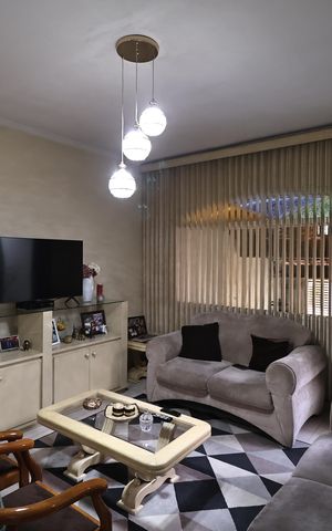 Casa à venda com 180m², 3 quartos e 2 vagas Casa à venda com 180m², 3 quartos e 2 vagasSala