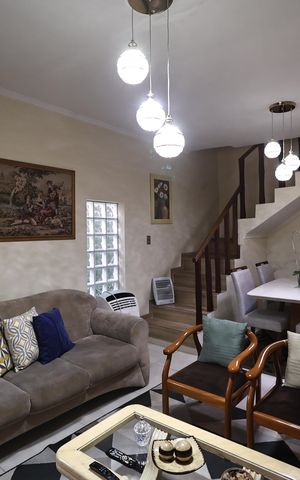 Casa à venda com 180m², 3 quartos e 2 vagas Casa à venda com 180m², 3 quartos e 2 vagasSala