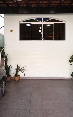 Casa à venda com 180m², 3 quartos e 2 vagas Casa à venda com 180m², 3 quartos e 2 vagasGaragem