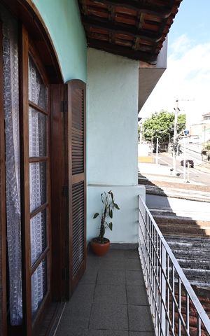 Casa à venda com 180m², 3 quartos e 2 vagas Casa à venda com 180m², 3 quartos e 2 vagasSacada