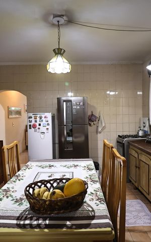 Casa à venda com 180m², 3 quartos e 2 vagas Casa à venda com 180m², 3 quartos e 2 vagasCozinha