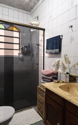 Casa à venda com 180m², 3 quartos e 2 vagas Casa à venda com 180m², 3 quartos e 2 vagasBanheiro da Suíte