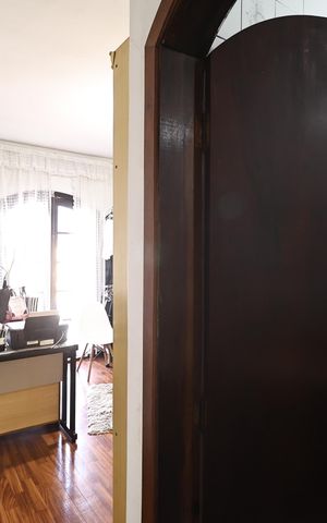 Casa à venda com 180m², 3 quartos e 2 vagas Casa à venda com 180m², 3 quartos e 2 vagasSuite