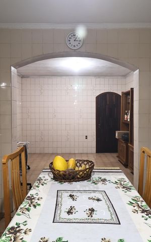 Casa à venda com 180m², 3 quartos e 2 vagas Casa à venda com 180m², 3 quartos e 2 vagasCozinha